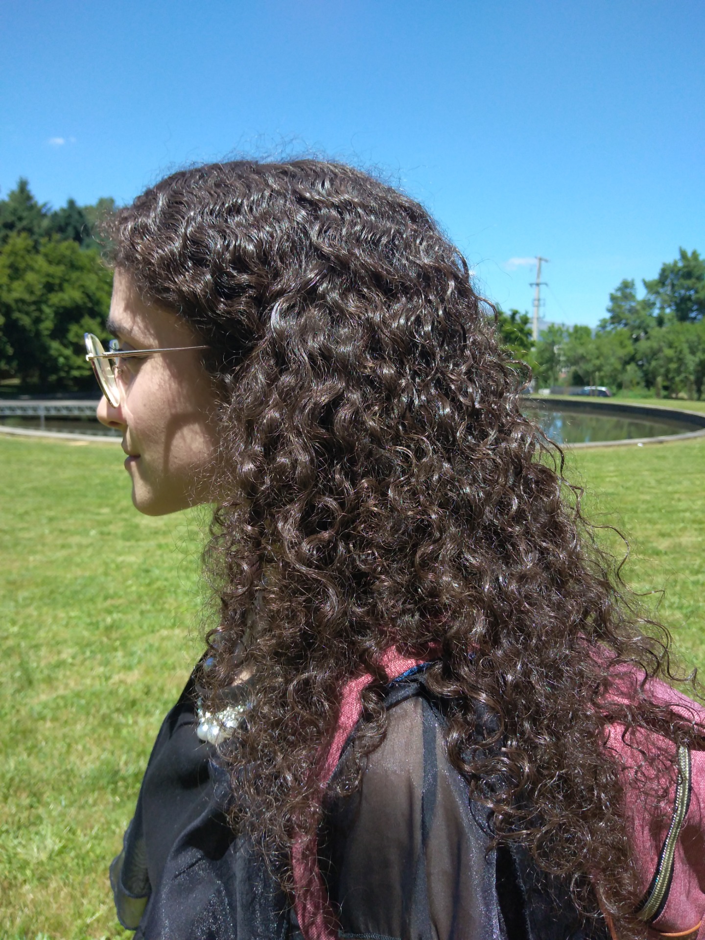 Característica que define a Jéssica, o seu cabelo encaracolado, demonstrando a diversidade. Estefani Ribeiro 2024